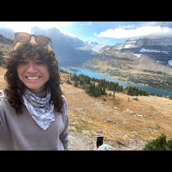 Meet your Posher, Hannah - Picture 2 of 3